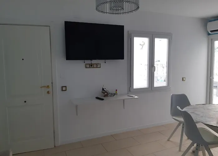 Around The Corner * Torrevieja